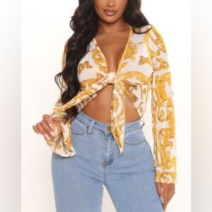 FASHION NOVA timing tie front blouse yellow size M